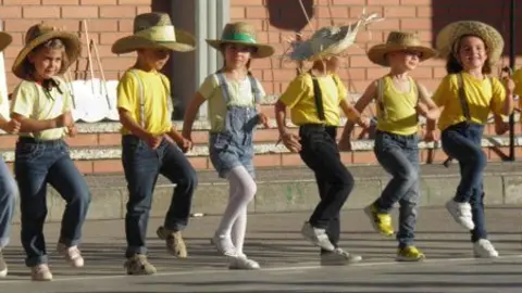L'escola Pompeu Fabra de Mollerussa tanca el curs amb Musicalimvent.