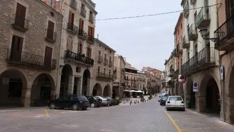 La consulta està oberta als veïns empadronats a la plaça i als titulars de negocis
