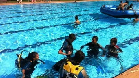 Un centenar de persones van voler participar en la jornada de busseig