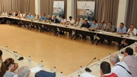 Imatge de la reunió a la Diputació de Lleida sobre l&#39;ús del iodur de plata. 