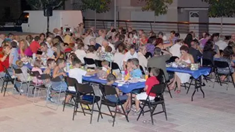 Els vilatans de Sidamon van compartir una nova edició del Sopar a la fresca.
