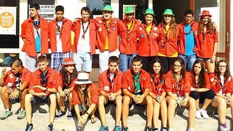 El grup de joves escoltes d'Ivars d'Urgell que participen en el camp internacional.