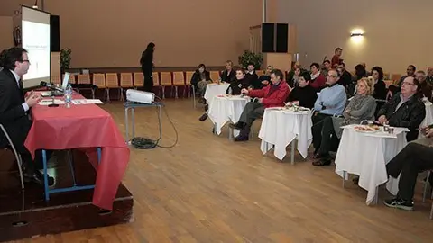 L&#39;Ajuntament convoca reunions periòdiques amb els sectors de la ciutat.