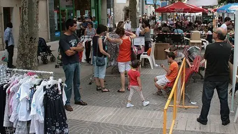 Les parades es van distribuir en els carrers del centre comercial.