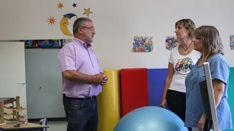 El president Francesc Fabregat visita als tècnics del CDIAP.