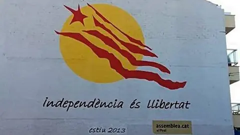 Imatge de l'estelada que han pintat l'ANC amb la col·laboració dels veïns.