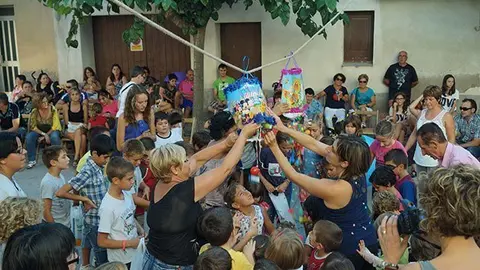 Festa major de Fondarella-Les cucanyes van protagonitzar la diversió dels més petits. Foto: Margarita Torres