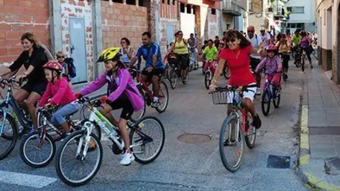 Més de 300 persones van participar en la sortida cicloesportiva.