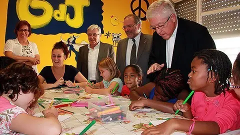 El president Joan Reñé va visitar el casal d&#39;estiu Verge Blanca.