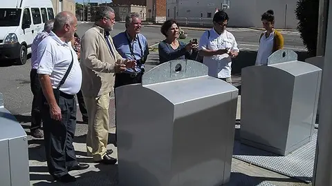 Josep M. Huguet i Francesc Fabregat mostren el sistema a la delegació colombiana.