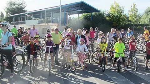 Més d&#39;un centenar de persones van participar en la sortida en bicicleta de Golmés.