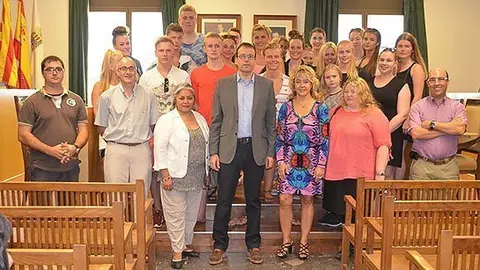 L&#39;alcalde Marc Solsona i la regidora Rosalia Carnicé, van rebre als estudiants. 