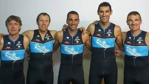 Els atletes de Xafatolls que participaran en la Triatló Iberman de Huelva.