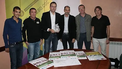 Marc Solsona, el regidor Jordi Pérez, Juli Niubó, Fernando Torres, i els tècnics municipals.