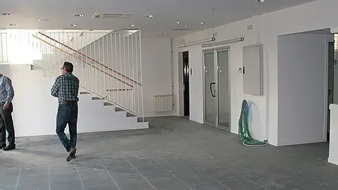 L'alcalde Jordi Calvís visita l'edifici que es destinarà a Centre de serveis.