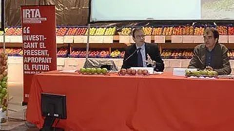 L'alcalde de Mollerussa Marc Solsona amb el director de l'IRTA Simó Alegre.