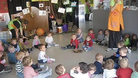 Els alumnes de l&#39;IES Mollerussa amenitzen la festa de la Castanyada a les escoles bressol.