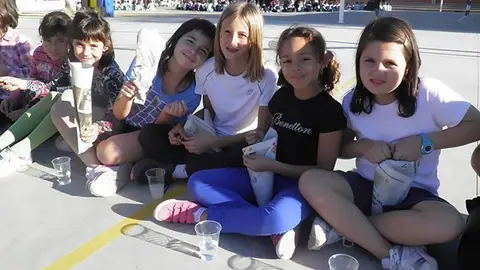 Com es tradicional les castanyes es van repartir amb paperines de diari.