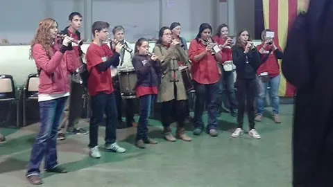 Els grallers de l'Arreu amenitzen els actes del Correllengua al Poal.