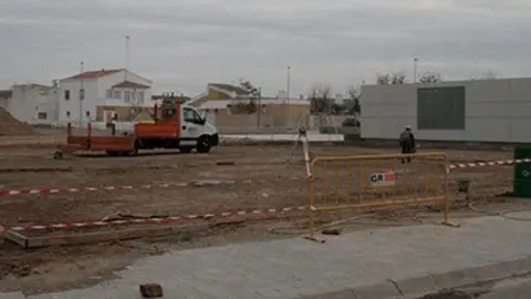 L'empresa adjudicatària ha iniciat la preparació dels terrenys per a la pavimentació.