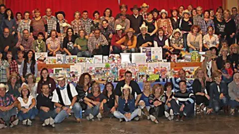 Els participants en la festa country que es va celebrar a Sidamon.