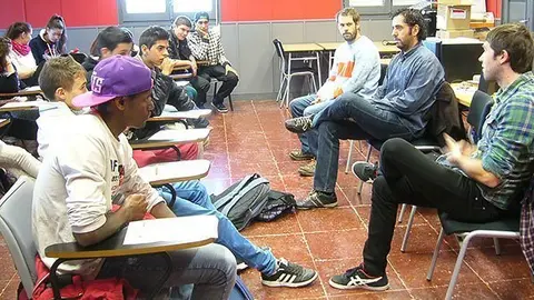 Els joves emprenedors exposen les seves experiències en la jornada.