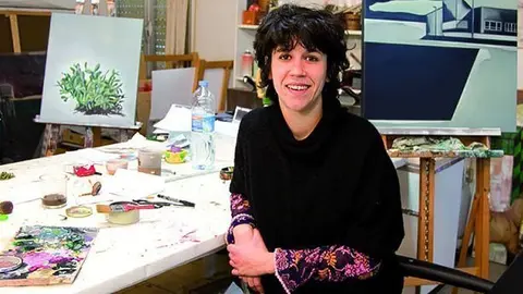 L'artista de Bellpuig Monte Florensa en el seu estudi preparant l'obra.