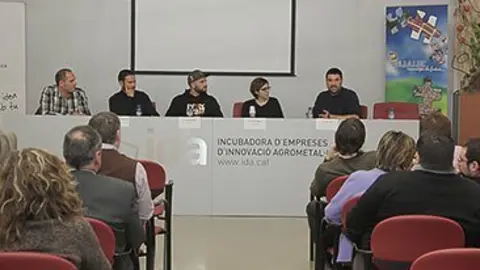 Un grup d&#39;emprenedors que van explicar la seva experiència.