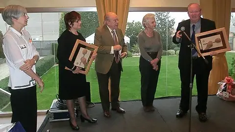 Jordi Pujol i Marta Ferrusola van lliurar els reconeixements a Pijoan i Santesmases.