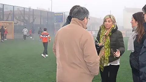 L&#39;equip directiu de l&#39;escola Ignasi Peraire i els tècnics municipals mostren les instal·lacions.