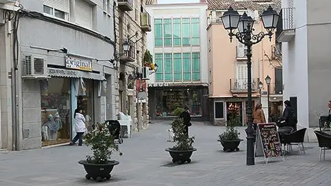 La plaça Vilaclosa que es troba dins del Pla de Barris de Mollerussa.