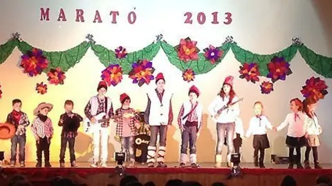 Petits i grans es bolquen per col·laborar en la Marató de TV3, a Castellnou de Seana.