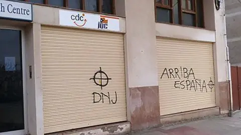 Les pintades que van aparèixer a la seu de CiU a les Borges Blanques.