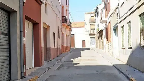 Imatge del carrer del Mig en el que es farà la millora de la xarxa de sanejament.