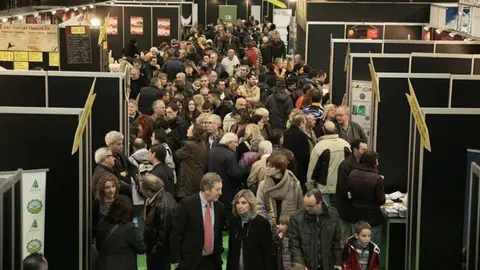 El públic omple el Pavelló de l&#39;Oli de les Borges Blanques, Fira de l&#39;Oli Verge Extra.