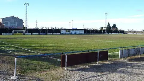 Imatge de les instal·lacions del Camp de Futbol Municipal del Palau d'Anglesola.