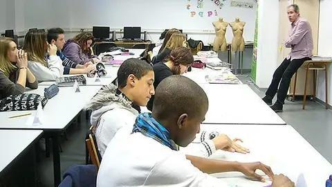 Primera sessió als alumnes del PTT, del responsable de l'àrea de Promoció Econòmica.