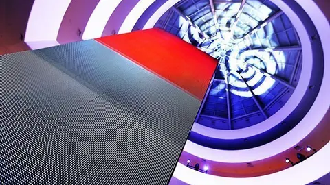 Richie Hawtin, home clau de l'electrònica, actualitza el seu àlies més conegut, Plastikman.