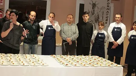 Diana Solé presenta als protagonistes del maridatge Joal Castañé i Robert Camps.