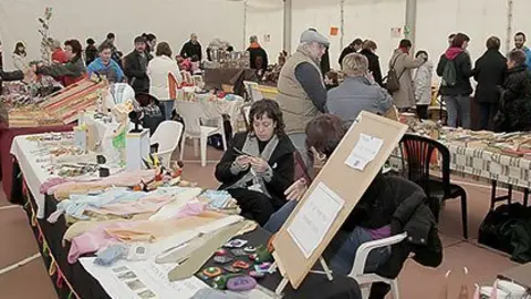 La Fira d'Artesania de Castellnou de Seana reuneix 50 expositors.