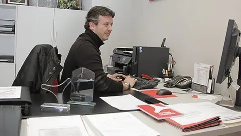 Ramon Simó és el responsable de l&#39;oficina a Mollerussa d&#39;Assegurances Bilbao.