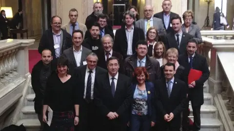 Pelegr� amb els representants del sector i dels grups del Parlament que donen suport al manifest
