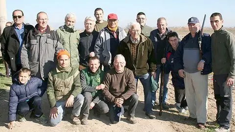 Els participants en la segona trobada d&#39;aficionats al Tir al Plat, el Poal.