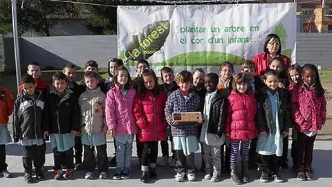 cada Classe va posar el nom als arbres que es van plantar en el recinte de l'escola.