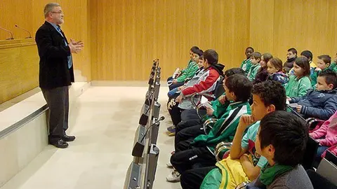 El president Francesc Fabregat va rebre als escolars mollerussencs.