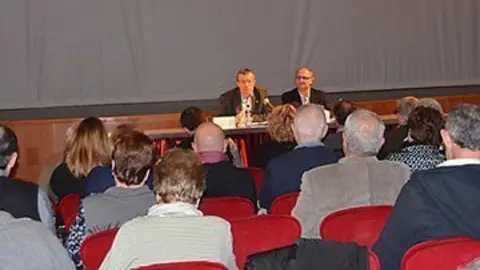 El regidor Jordi Pérez, Joaquim Albareda, i Àlex Cullerè, en l'acte del Tricentenari.