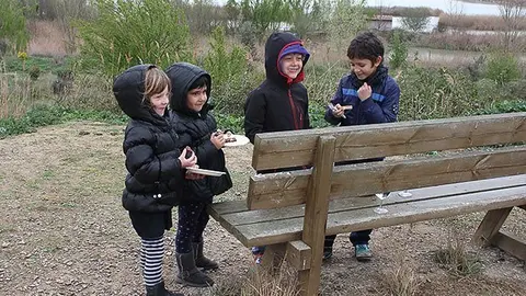 Els petits van gaudir de l&#39;espai natural malgrat la pluja.