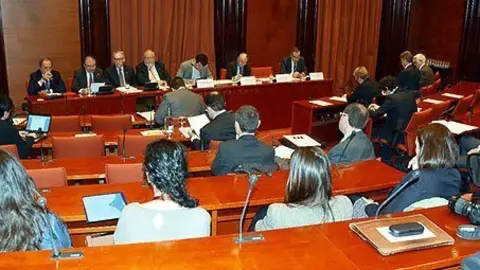 Imatge de la compareixença al Parlament del president de la Diputació Joan Reñé.