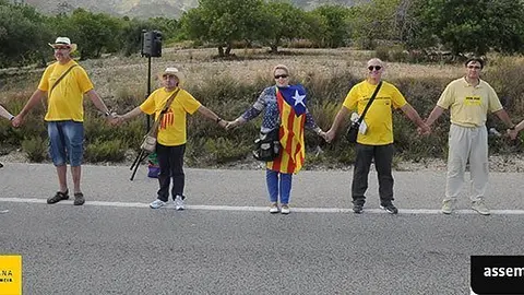 Imatge dels participants en el tram 138 de la Via Catalana.