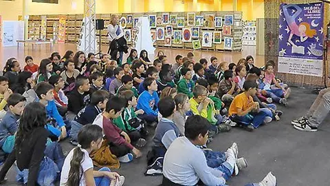 Activitats escolars en l'edició 2013 del Saló del Llibre Infantil i Juvenil de Mollerussa.